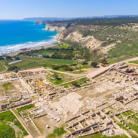 Villa Sun Tria Polis