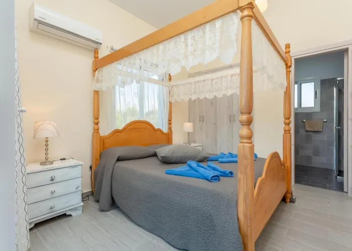 Sun Tria فيلة Polis