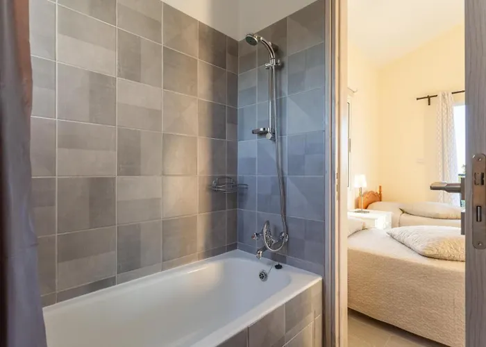 فيلة Sun Tria Polis