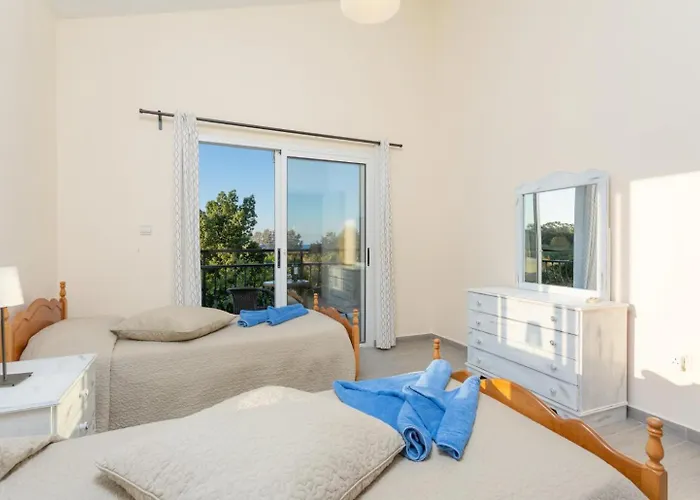 Sun Tria فيلة Polis