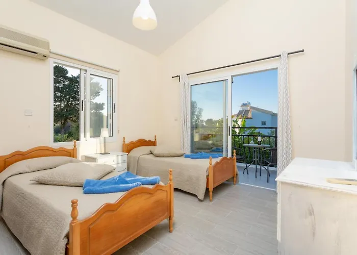 Sun Tria فيلة Polis